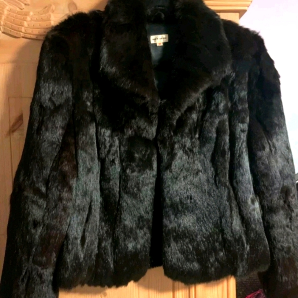 Gorgeous Women's fur coat Jacket M rich Black